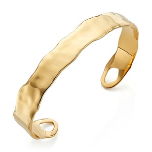 Brazalete Delgado de Mujer, Modelo Siren Muse, Chapado en Oro de Alta Calidad Gemnel - Product Image 1