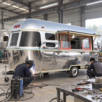   Remorque alimentaire de style rétro, carrosserie en aluminium, simple essieu, cuisine mobile extérieure, espace de préparation, résistante à la rouille, facile à nettoyer