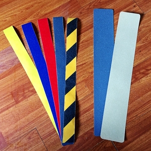 Autocollant adhésif simple face en PVC de qualité supérieure, antidérapant, avec surface abrasive <span class=keywords><strong>pour</strong></span> une <span class=keywords><strong>marche</strong></span> sécurisée - Product Image 1