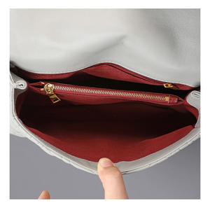 Sac à <span class=keywords><strong>bandoulière</strong></span> matelassé de luxe pour <span class=keywords><strong>femme</strong></span>, motif camélia, classique, moyen, avec rabat et chaîne, idéal pour le printemps - Product Image 6