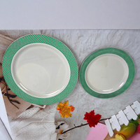 Assiettes en plastique blanches de 10,25 pouces et 7,5 pouces - Assiettes jetables vertes avec grille verte pour les fêtes et Noël