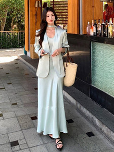 Ensemble tailleur et robe élégant et sophistiqué de style haut de gamme Printemps 2026 avec un ensemble deux pièces élégant - Product Image 3