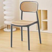 Chaise de salle à manger empilable en rotin moderne, style minimaliste du milieu du siècle, chaise de bistrot en cannage tressé, cadre noir, pour intérieur, extérieur, maison, patio, café