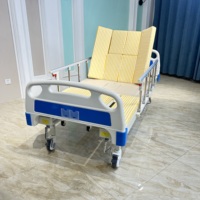 Lit médical multifonctionnel réglable pour personnes âgées avec poteau IV