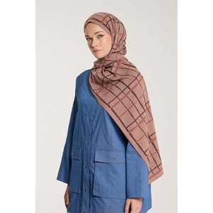 ผ้าพันคอไหมพิมพ์ลายสี่เหลี่ยมสีนมกาแฟสำหรับผู้หญิง พิมพ์ลายดิจิทัลอเนกประสงค์ ผ้าไหมแท้ 100% - Product Image 3