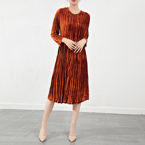 Abito da sera da donna in <span class=keywords><strong>velluto</strong></span> ispessito, nuovo modello autunno 2026, a maniche lunghe, girocollo, plissettato, di media lunghezza - Product Image 5