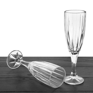 Copa de Cristal Elegante Vintage de 300 ml (10 oz) para Champán o Vino, con Diseño Grabado Escandinavo, Venta al por Mayor - Product Image 4