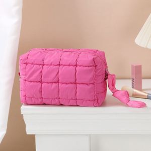 Pochette de maquillage matelassée argentée avec logo personnalisé, grande capacité, organiseur de cosmétiques Cloud, trousse de toilette portable pour femmes - Product Image 6