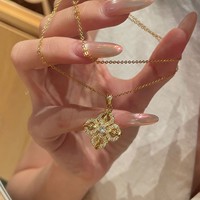 Collier Vajra à quatre feuilles, un accessoire pendentif de luxe léger, de niche et haut de gamme pour femme, chaîne de clavicule