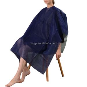 Capa de peluquero impermeable desechable de PE polivinílico para peluquería de corte de pelo - Product Image 1