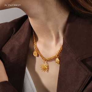 Symboles spirituels célestes |   Pendentifs porte-bonheur en acier inoxydable plaqué or PVD 18 carats |   Imperméable et résistant au ternissement - Product Image 3
