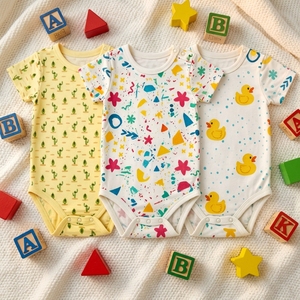 Combinaison bébé à boutons-pression personnalisable en mélange bambou/spandex, douce, lavable, respirante, à manches courtes pour l'été – Vente en gros - Product Image 1