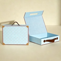 Emballages rigides personnalisés avec logo en relief biodégradable, style rétro, pour vêtements de bébé, boîtes cadeaux avec poignée en cuir