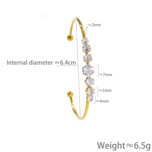 Gradient Heart Diamond Asymmetric <b>Bracelet</b> - Gentle Sparkly Design for Date & Party Wear - Product Image 6