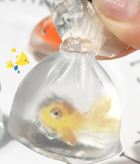 20599-Jelly-Textured Yellow Goldfish Bag