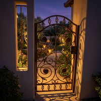Puerta de Jardín de Hierro Forjado a Mano con Adornos Ornamentados para Entrada de Peatones en Patio de Villa