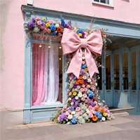 Lentevitrine kunstbloemen strikdecoraties winkelcentrum winkel visuele merchandising sfeerverhogende bloemstukken