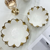 Bloemblaadjesvormige keramische schaal met gouden rand, wit porselein, multifunctionele serveerschaal voor salade, fruit en dessert, set