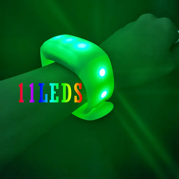 2023 chinawwill sản phẩm mới 2 11 đèn LED biểu tượng tùy chỉnh điều khiển từ xa LED Vòng đeo tay DMX điều khiển LED dây đeo cổ tay cho tổ chức sự kiện