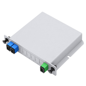 ตัวแยกไฟเบอร์ออปติก1X2 SC UPC Card ประเภท PLC BOX ความแม่นยำสูงการกระจายสัญญาณที่เสถียรสำหรับเครือข่ายศูนย์ข้อมูล FTTH - Product Image 1