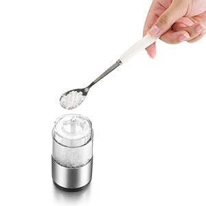 Moulin à poivre à double tête 2 en 1, moulin à sel et à poivre manuel, forme cylindrique portable pour les voyages et la cuisine - Product Image 4