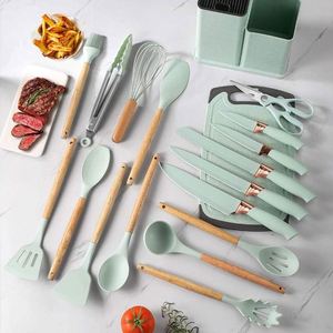 Ensemble d'ustensiles de cuisine en silicone 19 pièces avec manche en bois, outils de cuisson, couteau, planche à découper, seau de rangement, ensemble d'accessoires de cuisine - Product Image 3