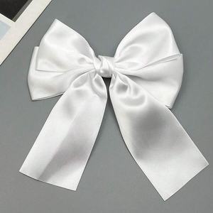 Horquilla de satén de doble capa de gama alta personalizada para mujer al por mayor, pinza de pico de pato, accesorio elegante para el cabello de fiesta con accesorio de lazo - Product Image 4