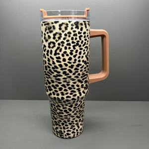 Mug de voyage isotherme en acier inoxydable de 40 oz, style sport, avec poignée et couvercle, imprimé léopard multicolore, pour utilisation en voiture - Product Image 2