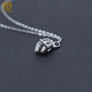 Collar con Colgante de Corte Pera de Diseño Clásico, Oro de 18K, Diamante Cultivado en Laboratorio de Alta Claridad, Color D, Claridad VVS con Certificado IGI - Product Image 5