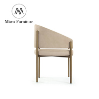 Fauteuil de salle à manger de luxe pour hôtel, en velours beige, dossier incurvé, avec structure en métal laiton, pour appartement, café, mobilier