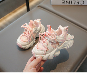 รองเท้าผ้าใบเด็กขายส่งสำหรับเด็กหญิงและเด็กชาย พื้นยาง ระบายอากาศดี รองเท้าลำลองแบบผูกเชือก - Product Image 5