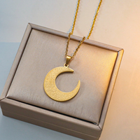 Collier Ayatul Kursi avec pendentif en forme de lune pour femmes et hommes, calligraphie arabe islamique, bijoux musulmans en acier inoxydable, cadeau pour l'Aïd Ramadan