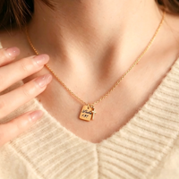 Collier avec pendentif carré en acier inoxydable plaqué or, gravé au laser avec un verset biblique, charme en forme de croix, bijoux religieux personnalisés