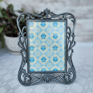 Cadre photo en métal de style luxueux pour les intérieurs haut de gamme, mettant en valeur un goût raffiné, une durabilité et un design élégant aujourd'hui - Product Image 1