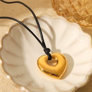 Nouveau Collier Femme en Acier Inoxydable 18 carats avec Pendentif Cœur Creux en Corde de Cire Noire Créative <span class=keywords><strong>pour</strong></span> <span class=keywords><strong>la</strong></span> <span class=keywords><strong>Vie</strong></span> Quotidienne - Product Image 2