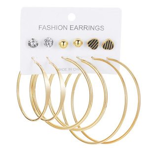 Juego de Aretes de Aro <span class=keywords><strong>y</strong></span> Corazón en Aleación Chapada en <span class=keywords><strong>Oro</strong></span>, Joyería Minimalista Geométrica para Uso Diario para Mujer - Product Image 1