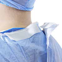 Robes chirurgicales SMS Haixin Health de niveau 4 AAMI offrant une protection maximale contre les fluides et les agents pathogènes, certifiées CE, stérilisées à l'oxygène stérile.