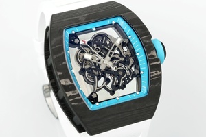 La montre-bracelet automatique à tourbillon avec cadran carré présente un boîtier en fibre de carbone et est une montre mécanique de qualité supérieure. - Product Image 2