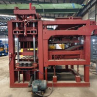Machine à briques hydraulique entièrement automatique QT4-15 pour la fabrication de blocs creux et de pavés autobloquants, idéale pour les briqueteries