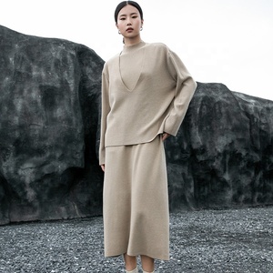 Completo in <span class=keywords><strong>Maglia</strong></span> per Donna, Abito Senza Maniche con Collo Alto, Set Maglione a Strati, Tonalità Neutre, Sofisticato, Minimalista, Traspirante - Product Image 1