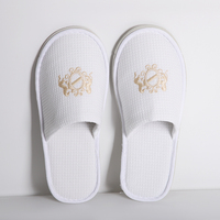 Chaussons jetables en tissu gaufré pour hôtels et hébergements de voyage – Respirants, design personnalisé, qualité supérieure