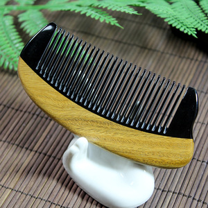 Peine de masaje de madera de sándalo de 10-15 cm para aliviar el cuero cabelludo y cuidar el cabello - Product Image 2