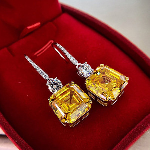 Orecchini a Gancio con Fiocco di Neve in Cristallo Giallo per Donne, Eleganti Accessori con Dettagli Pavé per Uso Quotidiano e Feste - Product Image 2