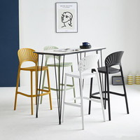 Chaise de bar haute en plastique ajourée avec dossier, design professionnel, vente en gros