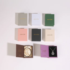 Caja de Joyería Magnética con Forma de Libro, Personalizable con Logotipo, Venta al Por Mayor, para Guardar Collares, Anillos y Aretes - Product Image 1