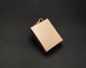 Tùy chỉnh kích thước nhỏ miếng bọt biển lót hộp quà Tặng sẵn sàng tàu màu đen màu xanh hồng vàng mờ UV tái chế vật liệu được sử dụng cho gói quà tặng - Product Image 6