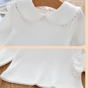 Camiseta Blanca Lisa para Niñas, Modelo PHB 50354, con Cuello Peter Pan - Product Image 6