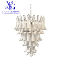 Lustre médiéval français de luxe, pendentif en verre transparent dégradé blanc fait main en forme de pétale, suspension métallique, pour plafond haut de duplex ou loft