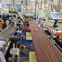 Machine d'extrusion de panneaux WPC en plastique recyclé HDPE TONGSANHEGU, pour la fabrication de revêtements de terrasse/clôtures/panneaux muraux WPC gaufrés pour l'extérieur