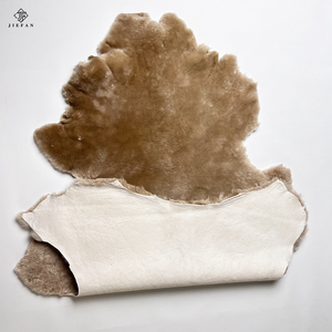 Оптовая Продажа с фабрики, Длинная шерстяная овчина высокой плотности, шкура из овчины, сырое зимнее пальто, меховое одеяло, одежда, кожа, мех животного - Product Image 2